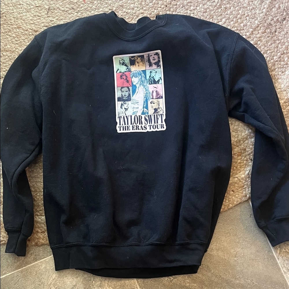 Gildan Black Crewneck Sweater